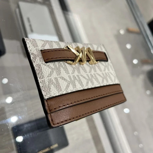 Michael Kors Reed Large Logo Card Holder | eBay *Original packing* Michael Kors Reed Large Logo Card Case 35S3G6RD3B VANILLA